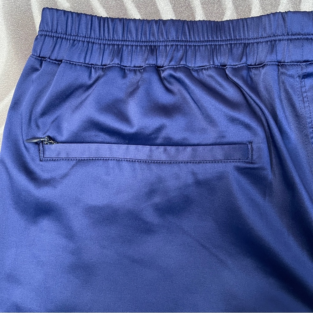 Lululemon Getaway Short - Picture 3 of 10